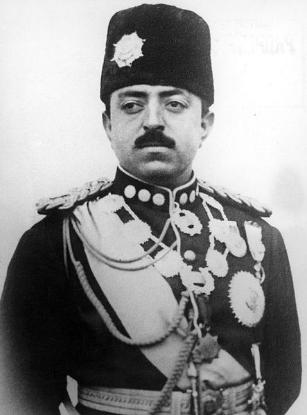 Král Amanulláh Chán ve slavnostní uniformě (foto cs.wikipedia.org)