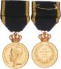 Gustav V. - Zlatá záslužná medaile převýšená korunou
