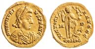 Solidus, 4,34 g, RIC 1206, císař drží labarum a Viktorii, CONOB, dr. Rysky
