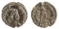 Theodosius I. 379-395 AE3 R:císař a zajatec
