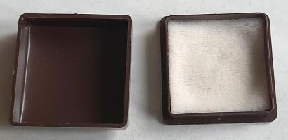 Etue s vnitřním rozměrem 36 x 36 mm